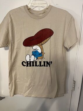 Briscoe brand officially licensed Smurf beige T-shirt, Chillin size medium